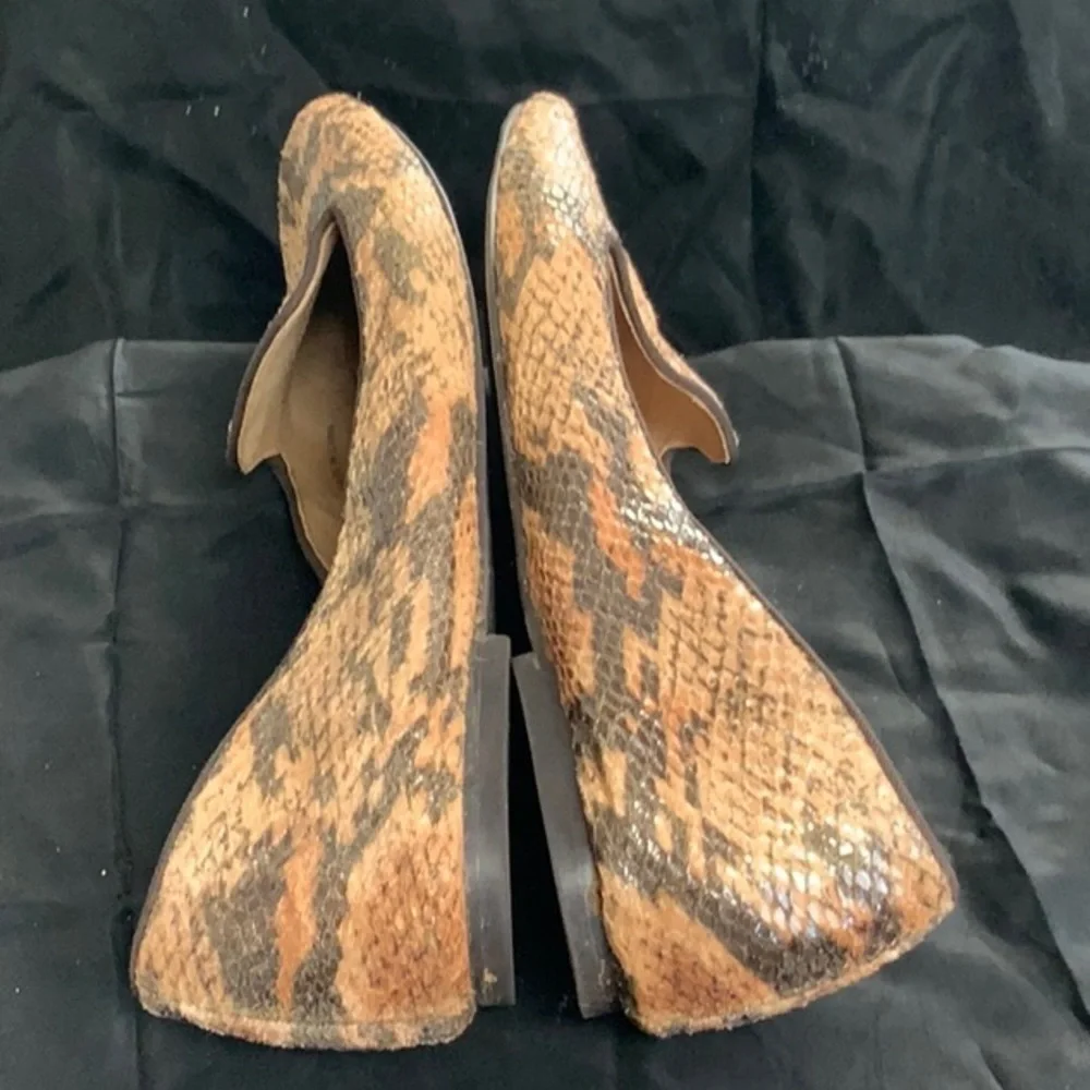 TAHARI Clementine Snakeskin Look Flats Soft Leather Lined 8M VGUC